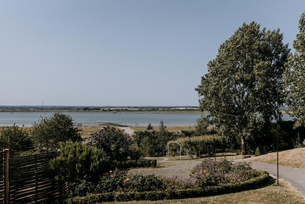 The Ferry House Bed and Breakfast Eastchurch Exteriör bild